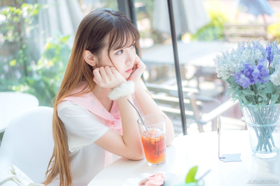 “笑话，凭什么？”人群中，有人怒道：“他刘璋的命是命，那昔日被刘璋迫害至死的那些人的性命难道就不是命了？”